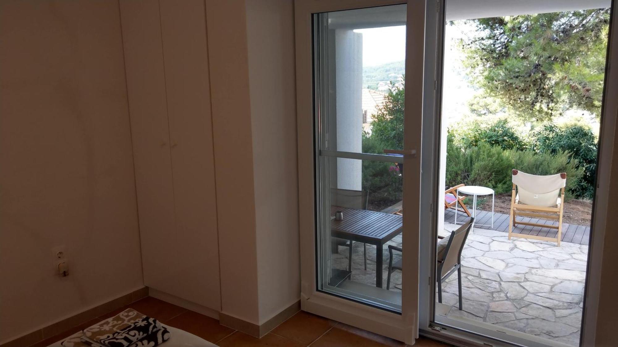 Cozy Jelsa Apartment In The Shade Of The Pines. Bagian luar foto