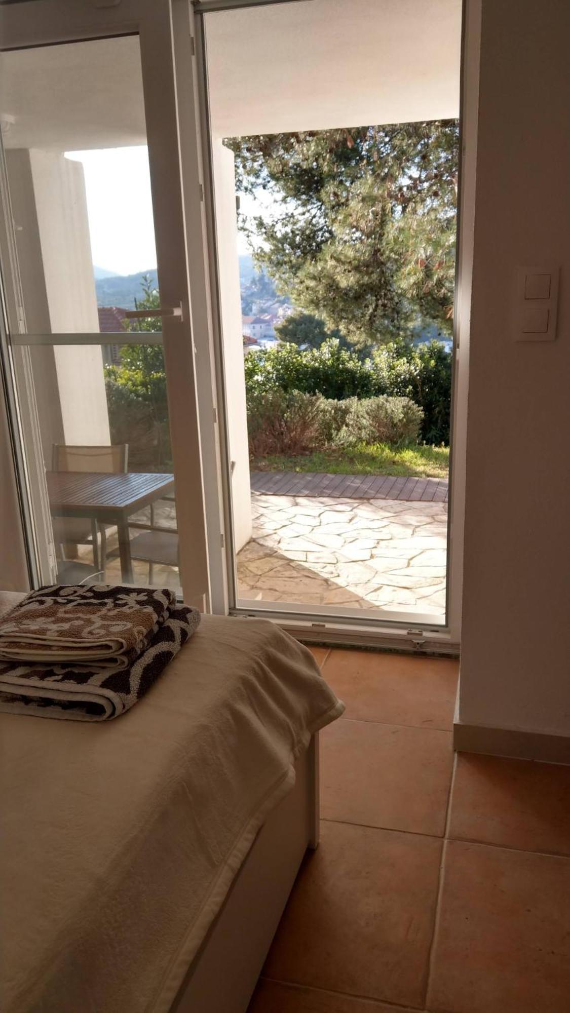 Cozy Jelsa Apartment In The Shade Of The Pines. Bagian luar foto