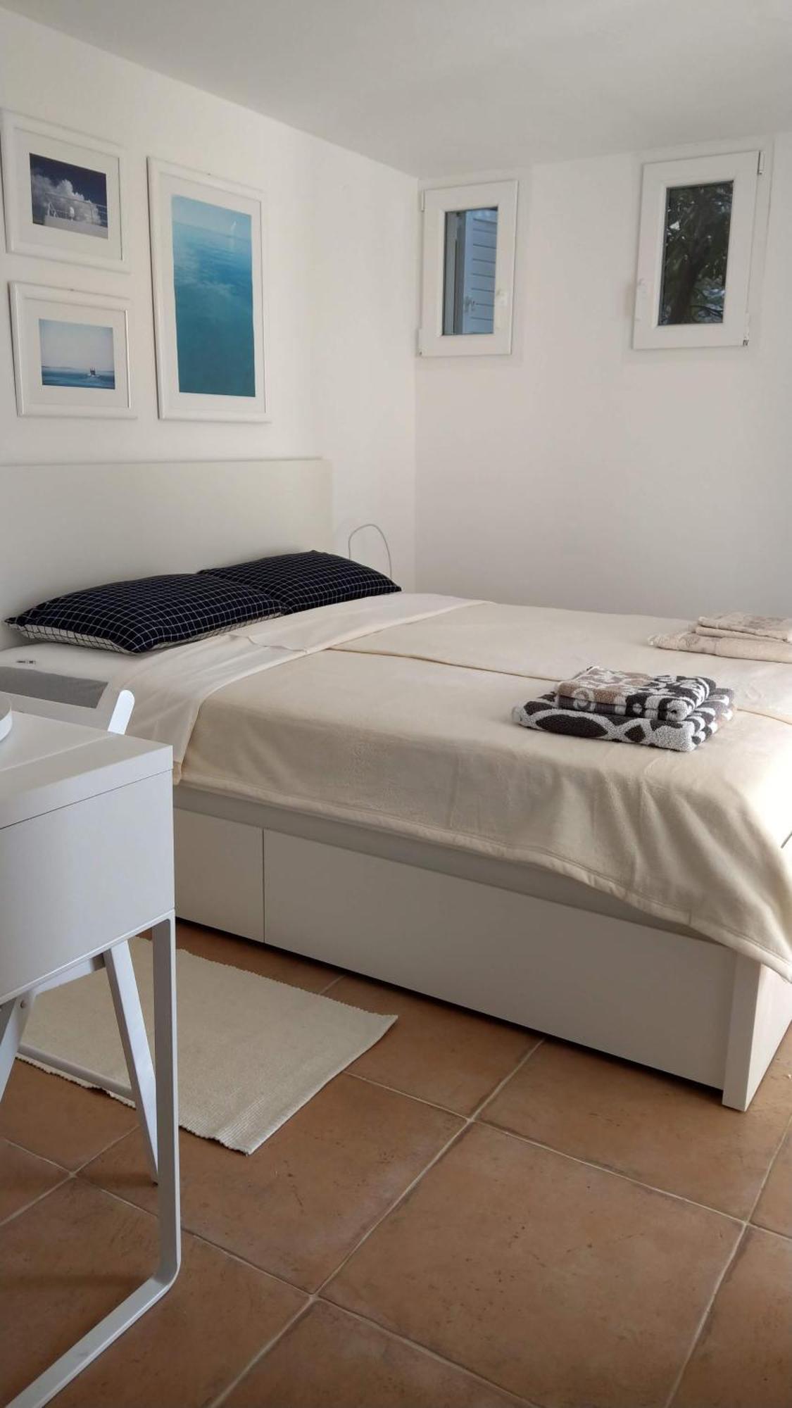Cozy Jelsa Apartment In The Shade Of The Pines. Bagian luar foto